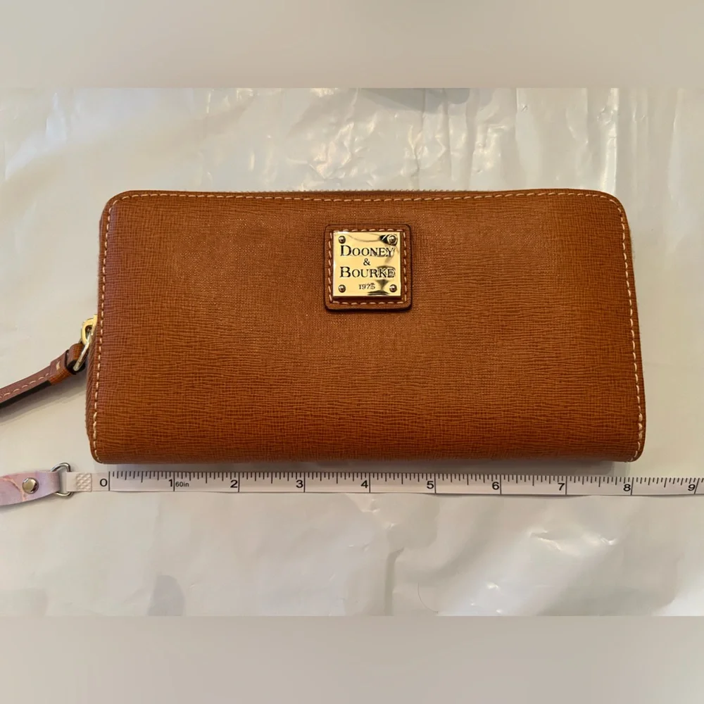 Dooney & Bourke | Saffiano Large Zip Wallet